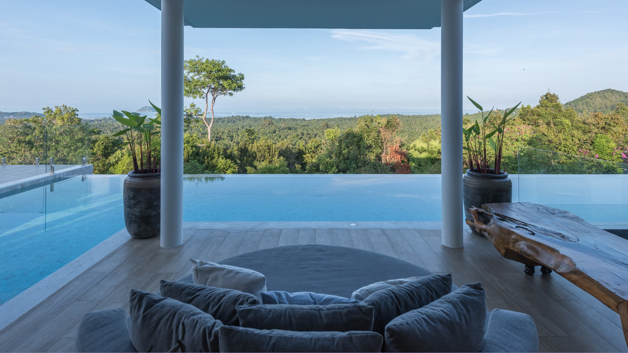 Fernblick infinity pool