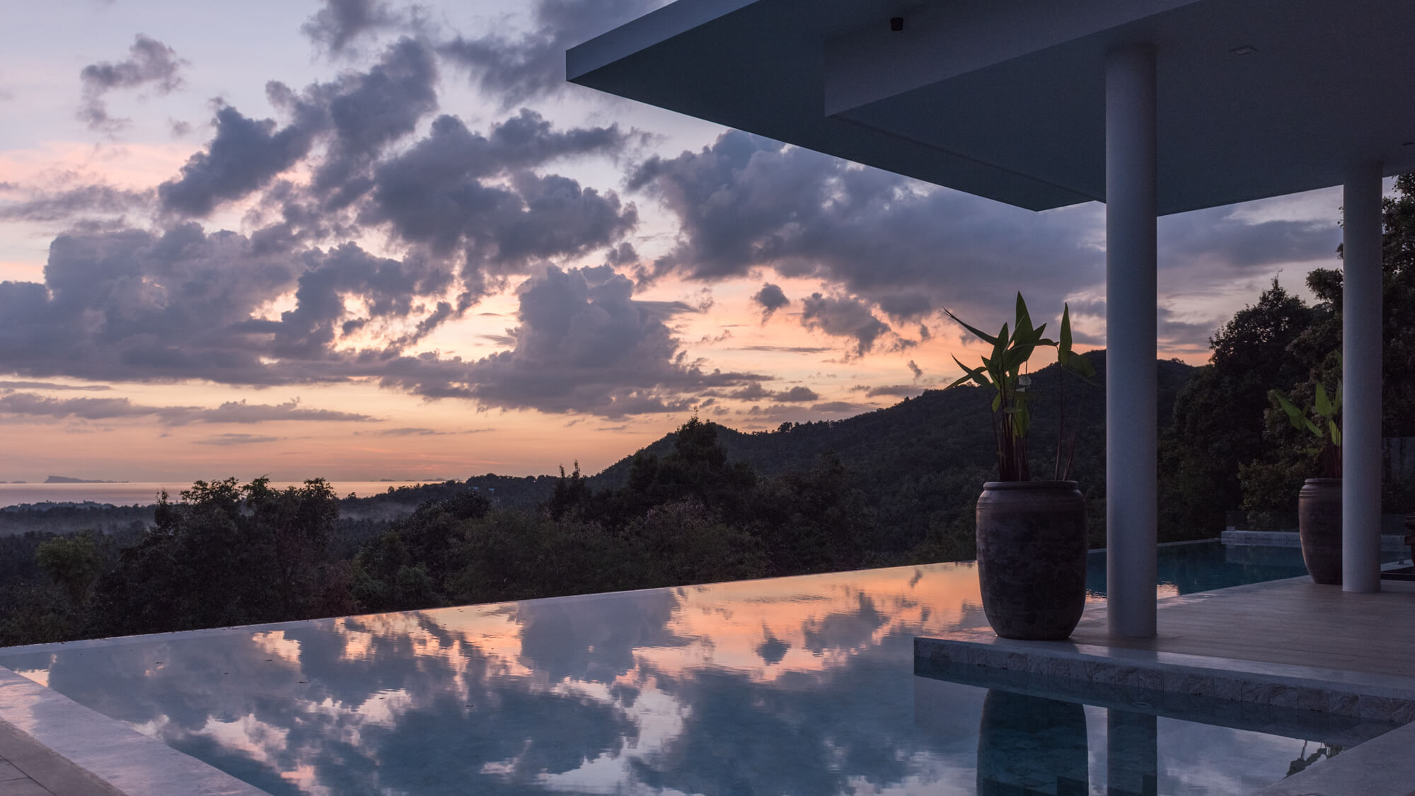 Fernblick infinity pool